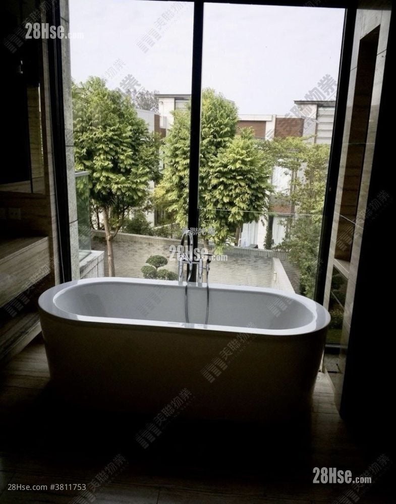 天巒 租盤 2,454 平方呎