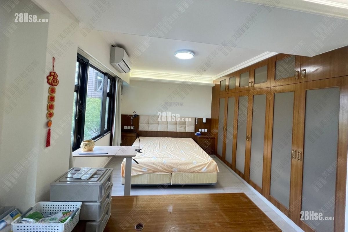 Eden Garden Sell 1,089 ft²