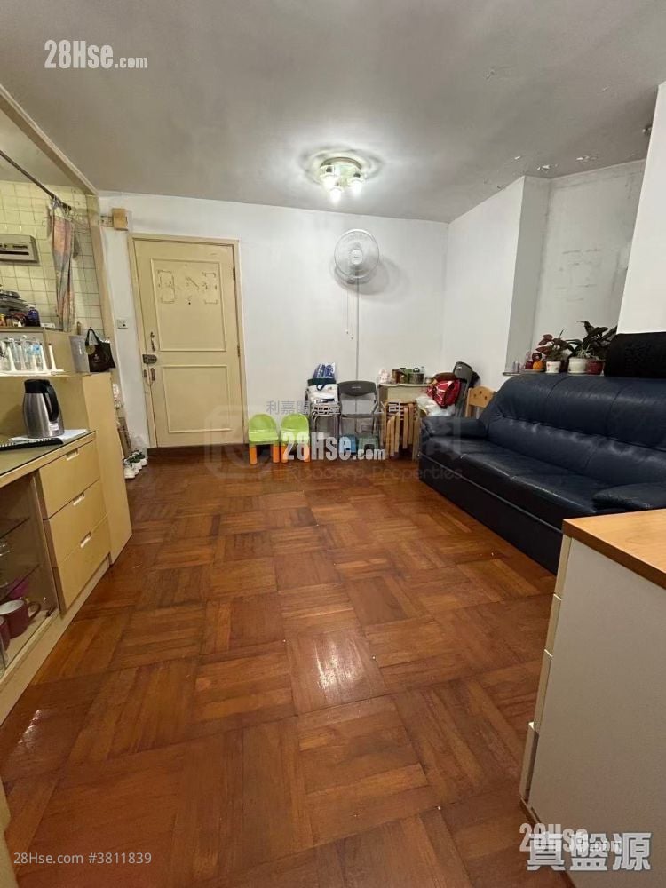 Yuk Ming Court Sell 2 Bedrooms , 1 Bathroom 440 ft²