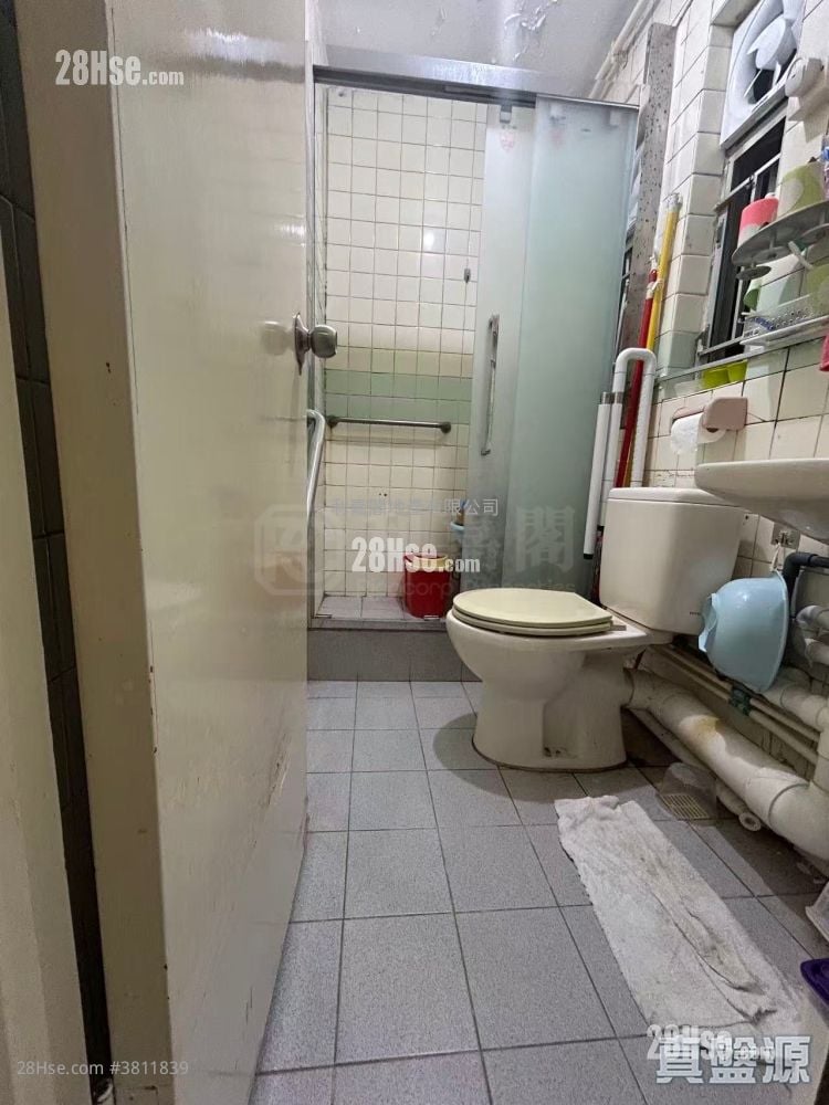 Yuk Ming Court Sell 2 Bedrooms , 1 Bathroom 440 ft²