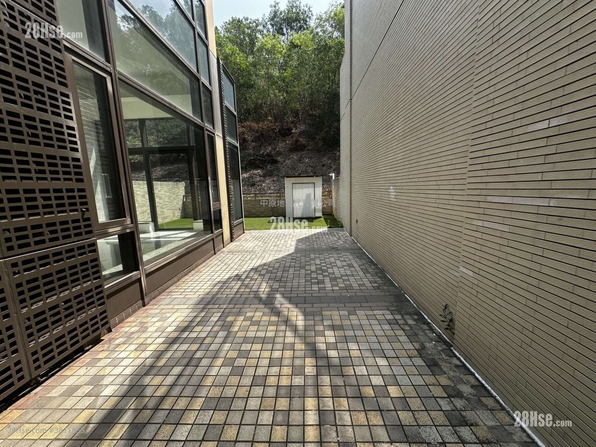 Crescendo Sell 4 Bedrooms , 5+ Bathrooms 1,646 ft²