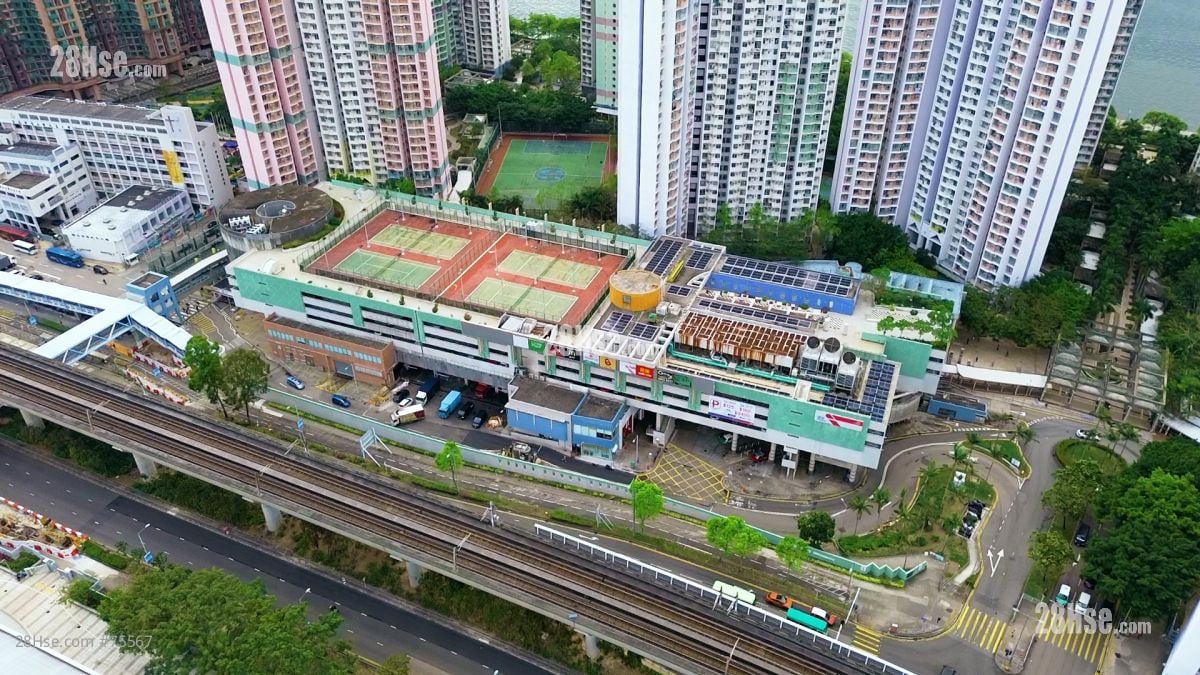 錦豐苑住戶可到鄰近的頌安商場，滿足日常購物需要。