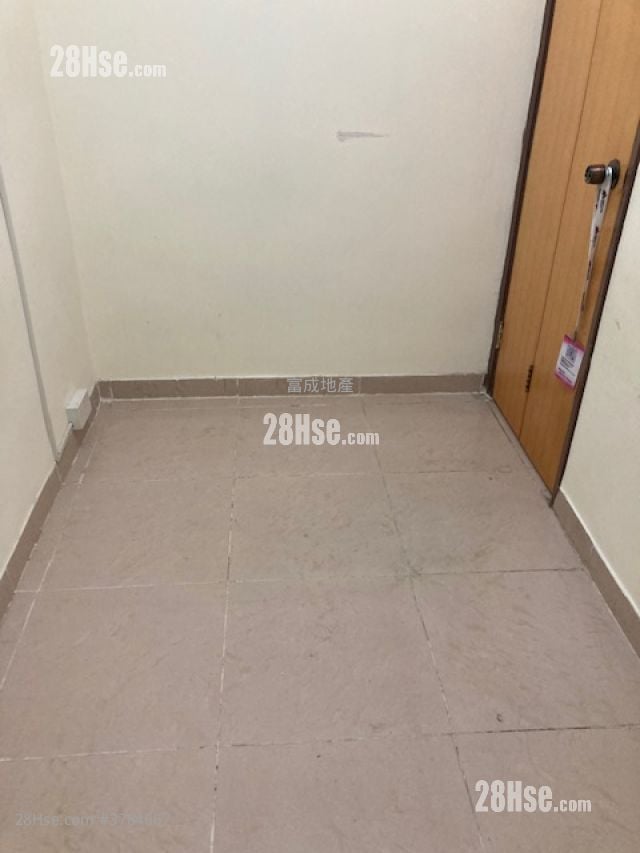 Ho Shun Yee Building Sell 2 Bedrooms , 1 Bathroom 266 ft²
