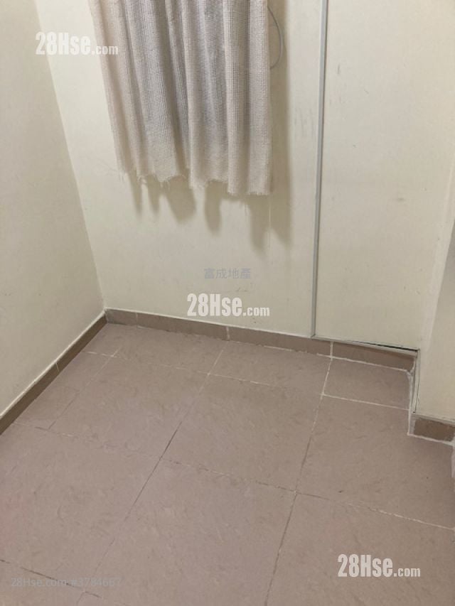 Ho Shun Yee Building Sell 2 Bedrooms , 1 Bathroom 266 ft²