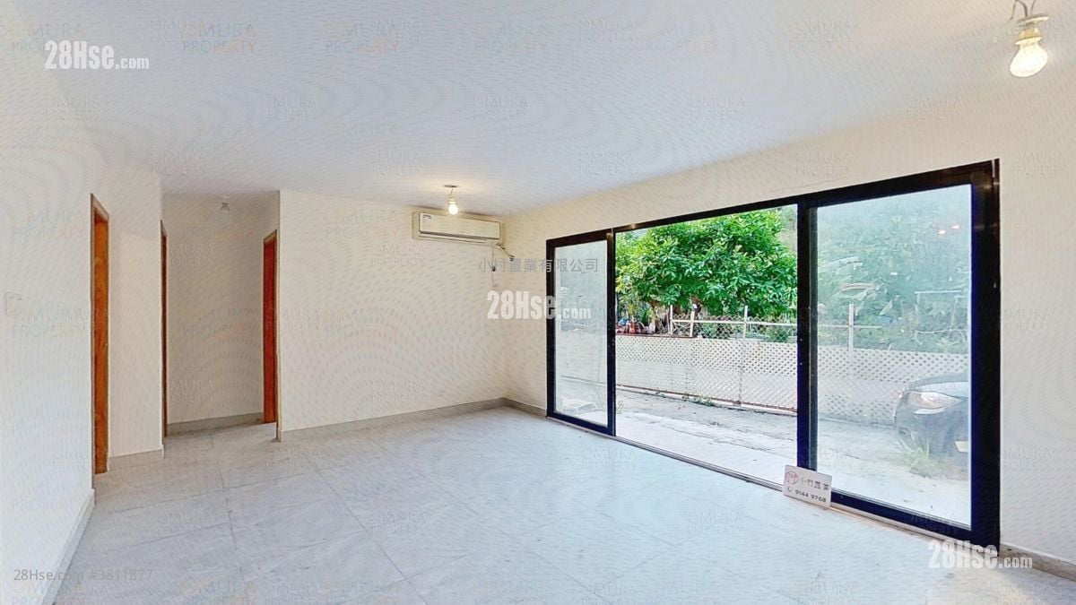 living room: Ha Che Sell 3 Bedrooms , 1 Bathroom 625 ft²