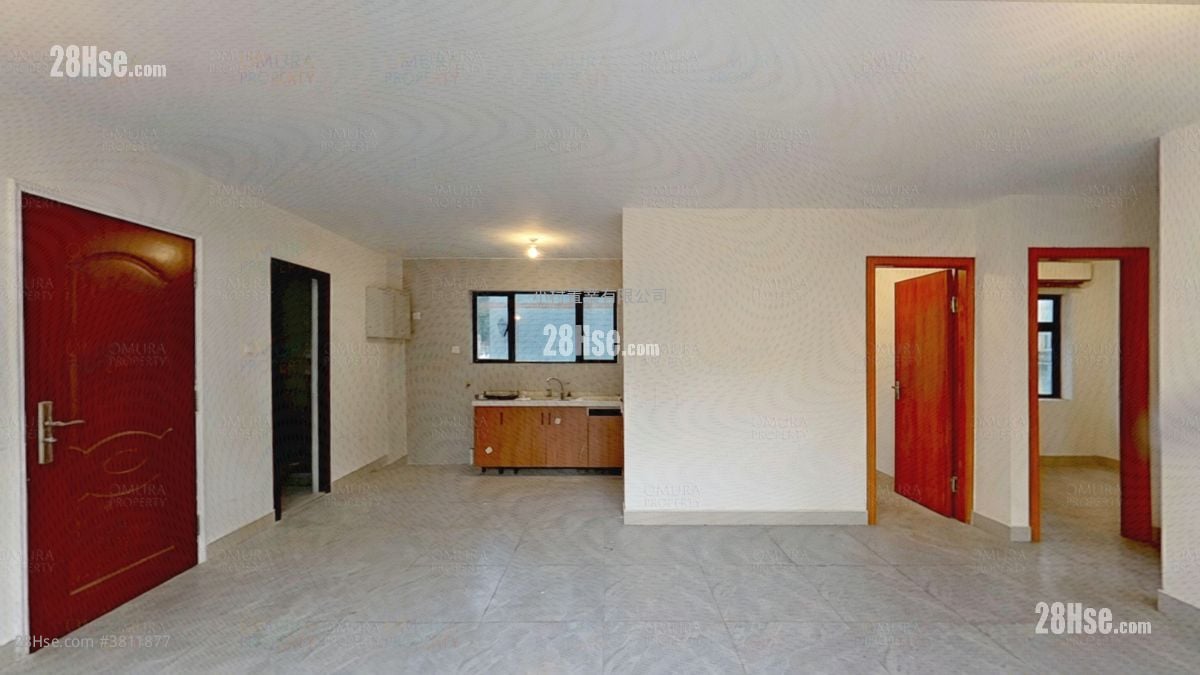 living room: Ha Che Sell 3 Bedrooms , 1 Bathroom 625 ft²