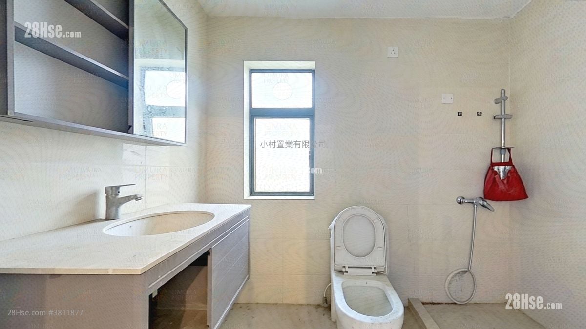 bathroom: Ha Che Sell 3 Bedrooms , 1 Bathroom 625 ft²
