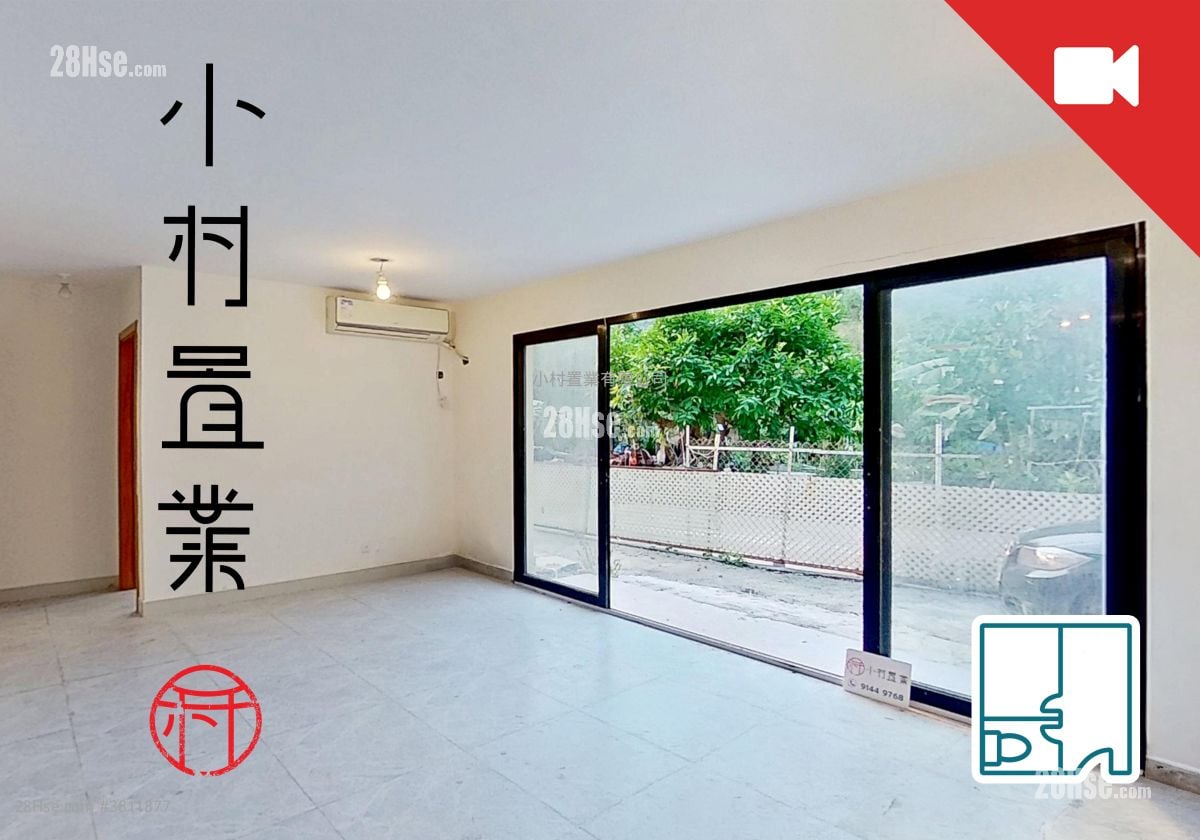 living room: Ha Che Sell 3 Bedrooms , 1 Bathroom 625 ft²