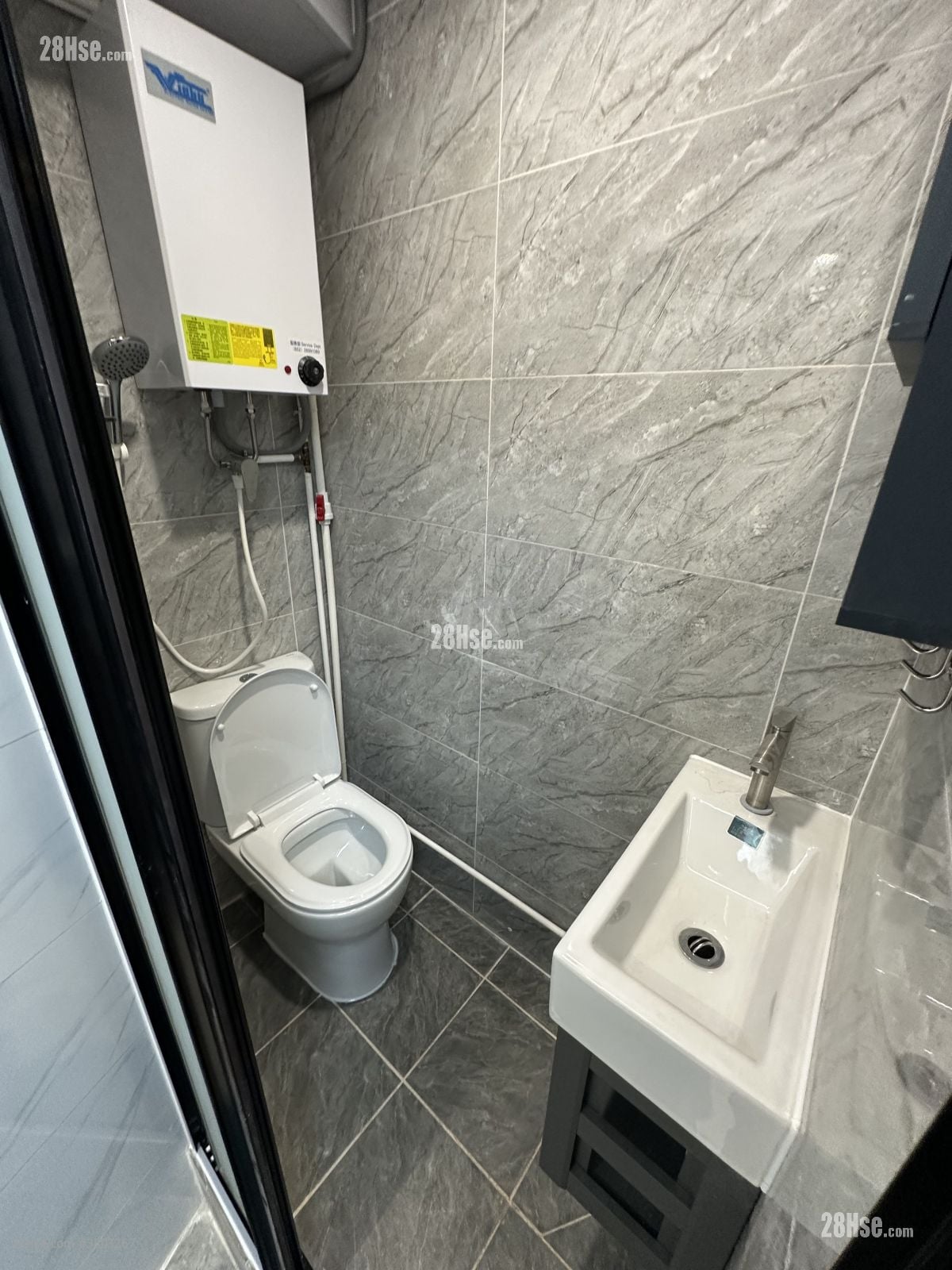 金勋大厦 租盘 158 平方尺