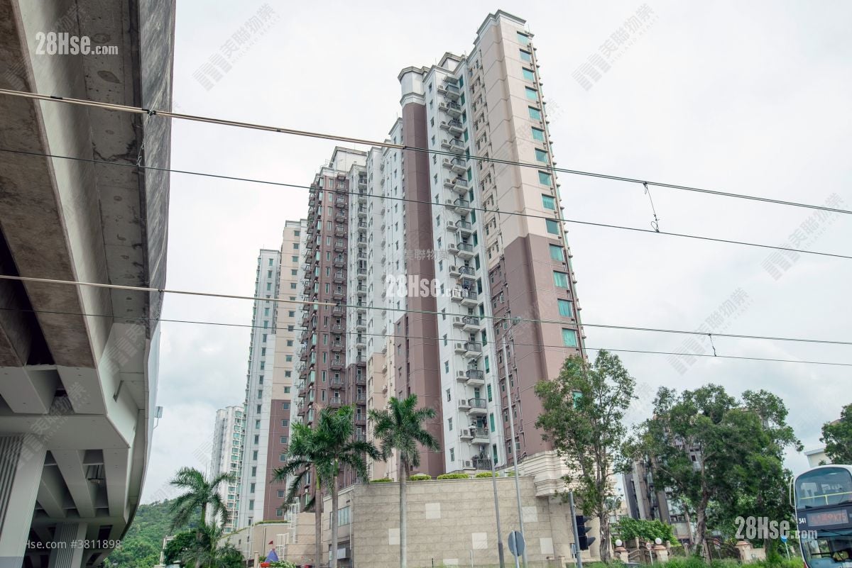 Uptown Sell 3 Bedrooms , 2 Bathrooms 760 ft²