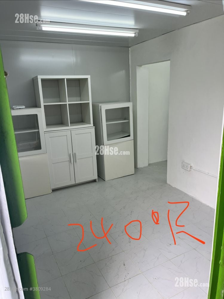 村屋 租盘 240 平方尺