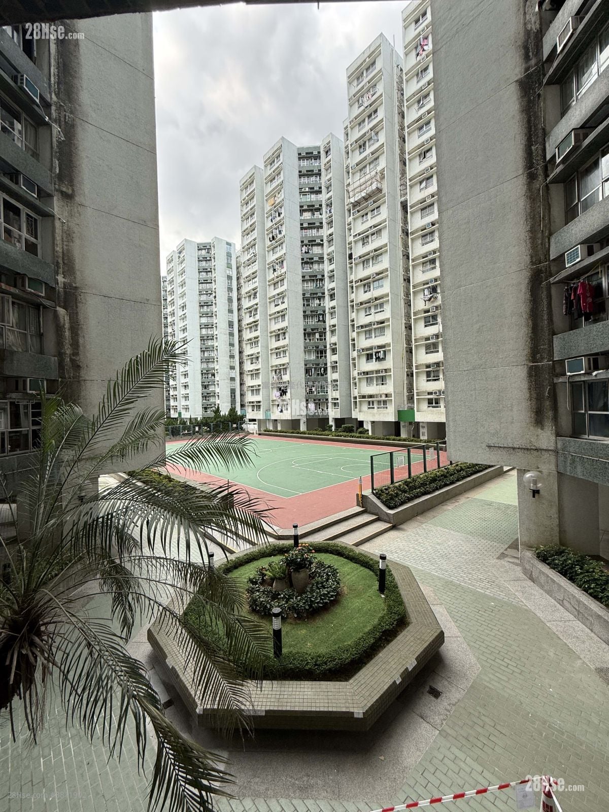 Whampoa Garden Sell 2 Bedrooms , 1 Bathroom 389 ft²