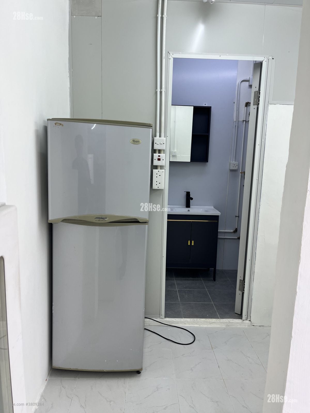 村屋 租盘 240 平方尺