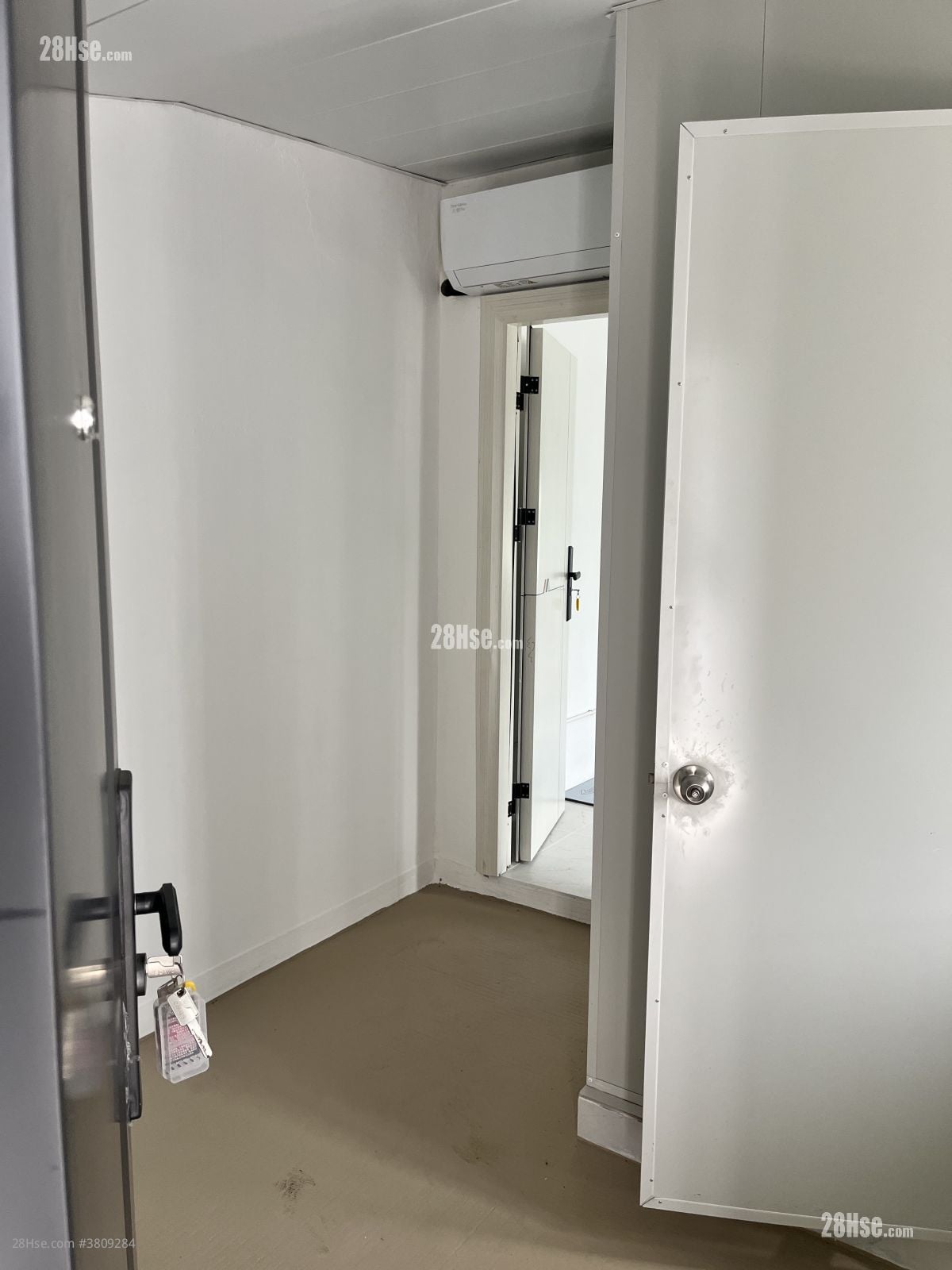 村屋 租盘 240 平方尺