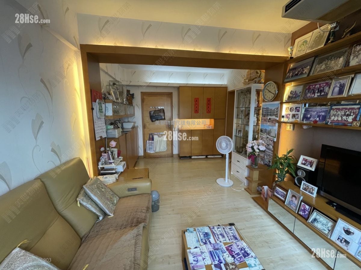 Crystal Court Sell 3 Bedrooms 712 ft²