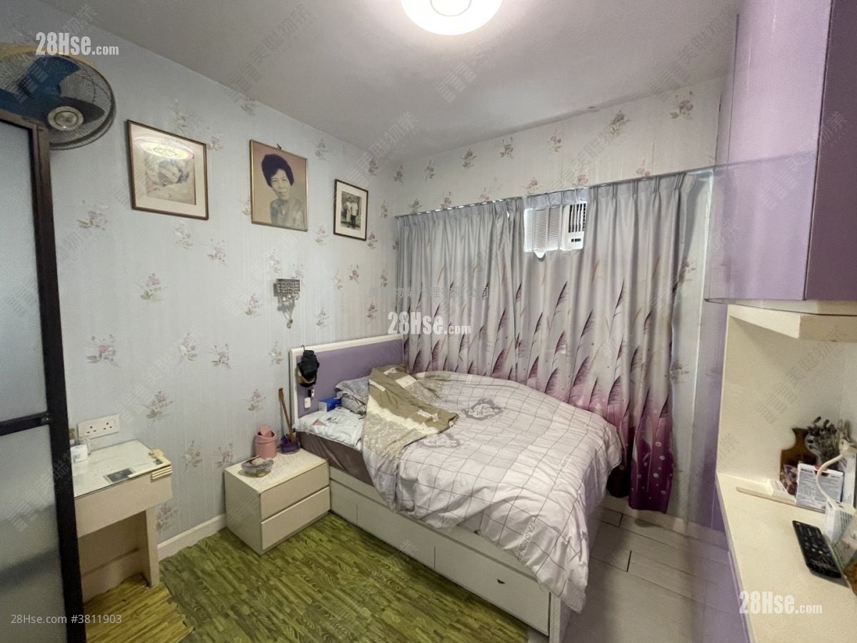 Crystal Court Sell 3 Bedrooms 712 ft²