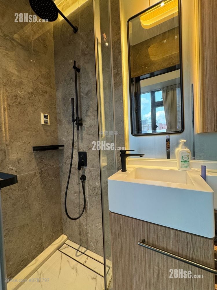 The Vantage Rental Studio , 1 Bathroom 218 ft²