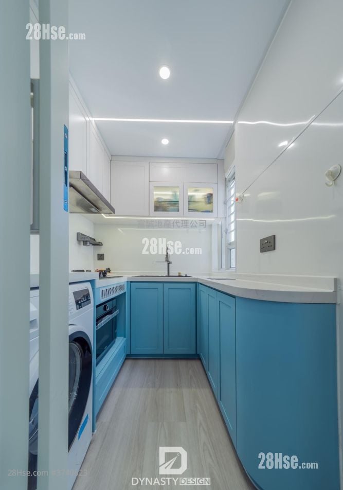 Choi Hing Court Sell 2 Bedrooms , 1 Bathroom 452 ft²