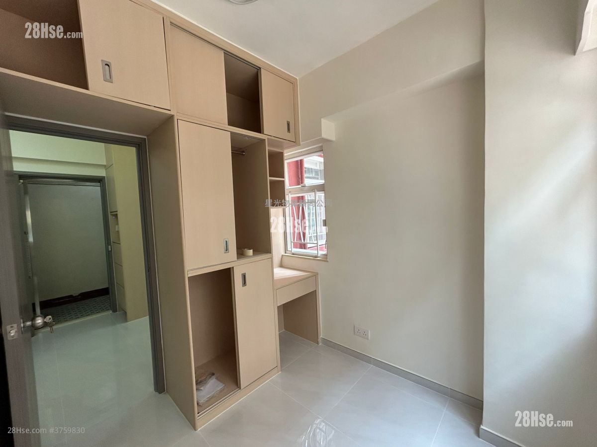 Kin On Mansion Sell 2 Bedrooms , 1 Bathroom 320 ft²