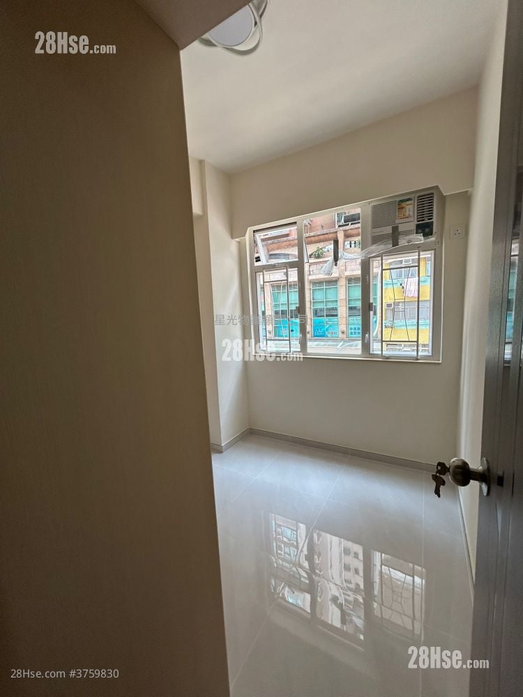 Kin On Mansion Sell 2 Bedrooms , 1 Bathroom 320 ft²