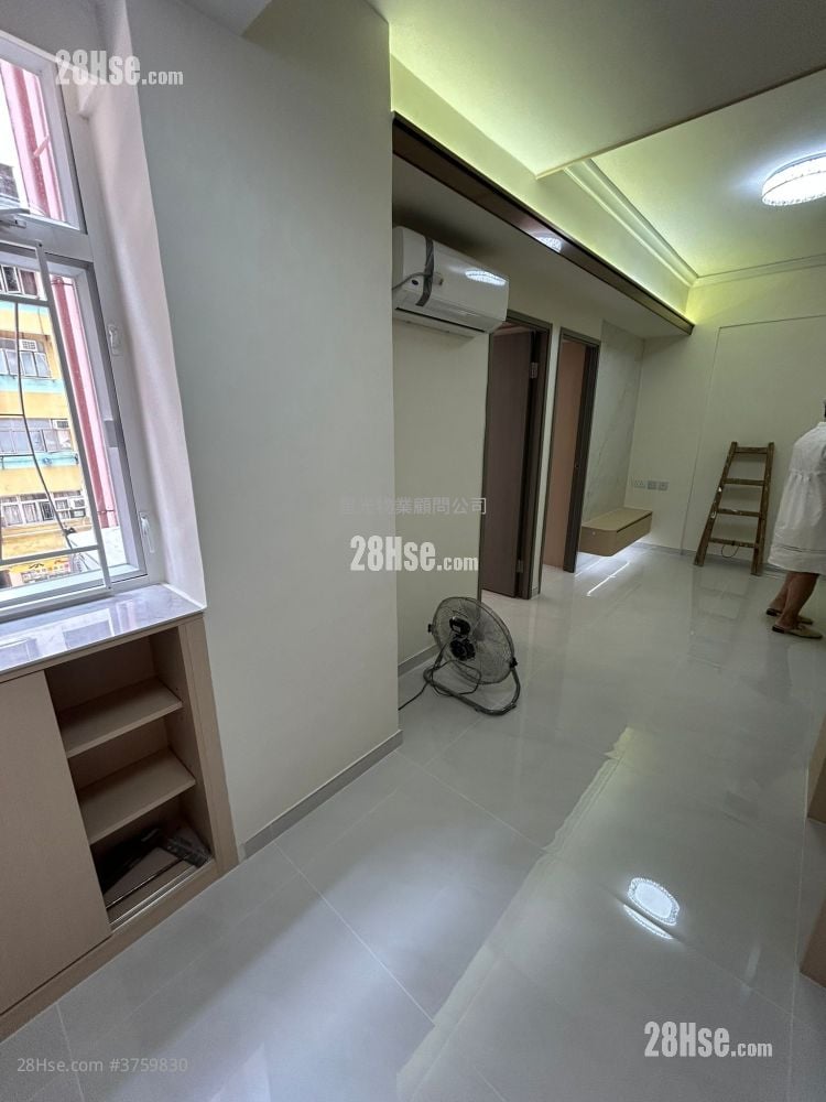 Kin On Mansion Sell 2 Bedrooms , 1 Bathroom 320 ft²