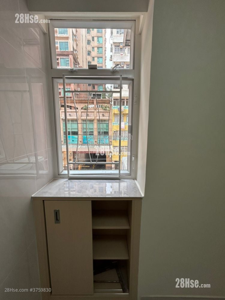 Kin On Mansion Sell 2 Bedrooms , 1 Bathroom 320 ft²