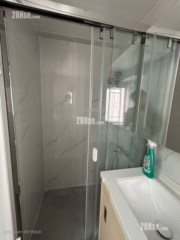 Kin On Mansion Sell 2 Bedrooms , 1 Bathroom 320 ft²