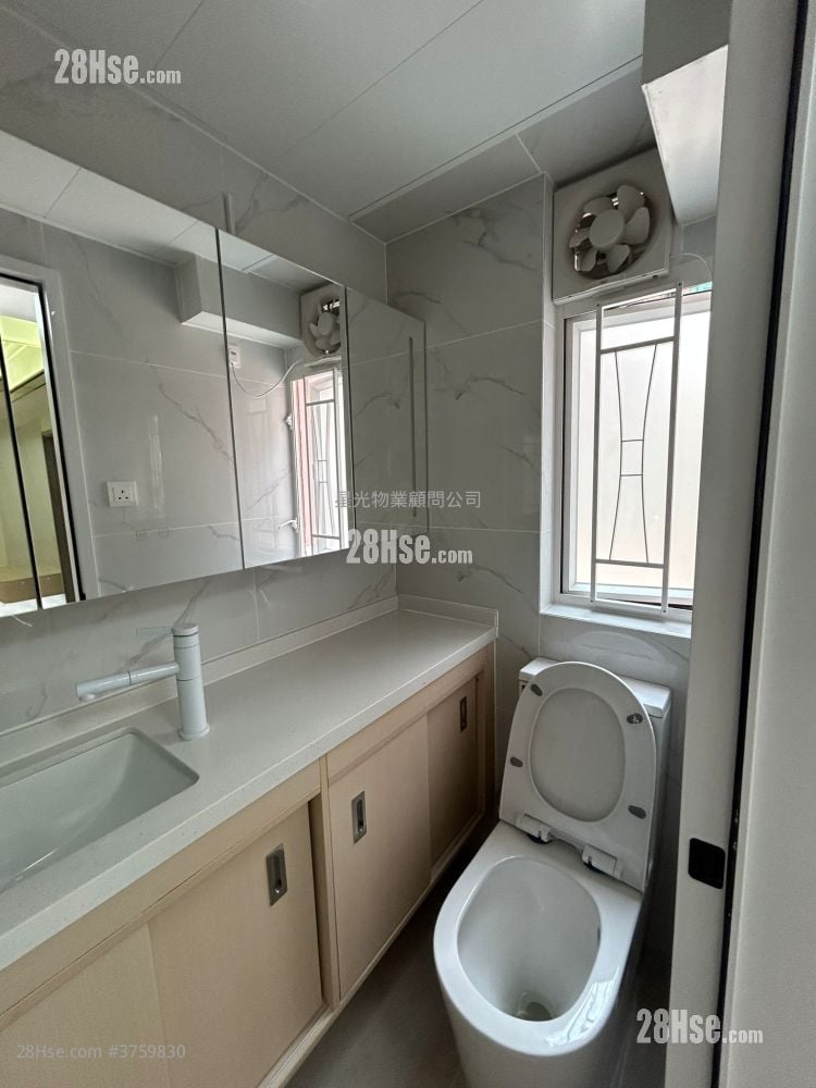 Kin On Mansion Sell 2 Bedrooms , 1 Bathroom 320 ft²