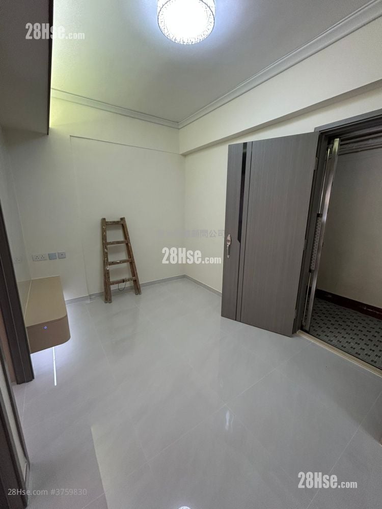 Kin On Mansion Sell 2 Bedrooms , 1 Bathroom 320 ft²