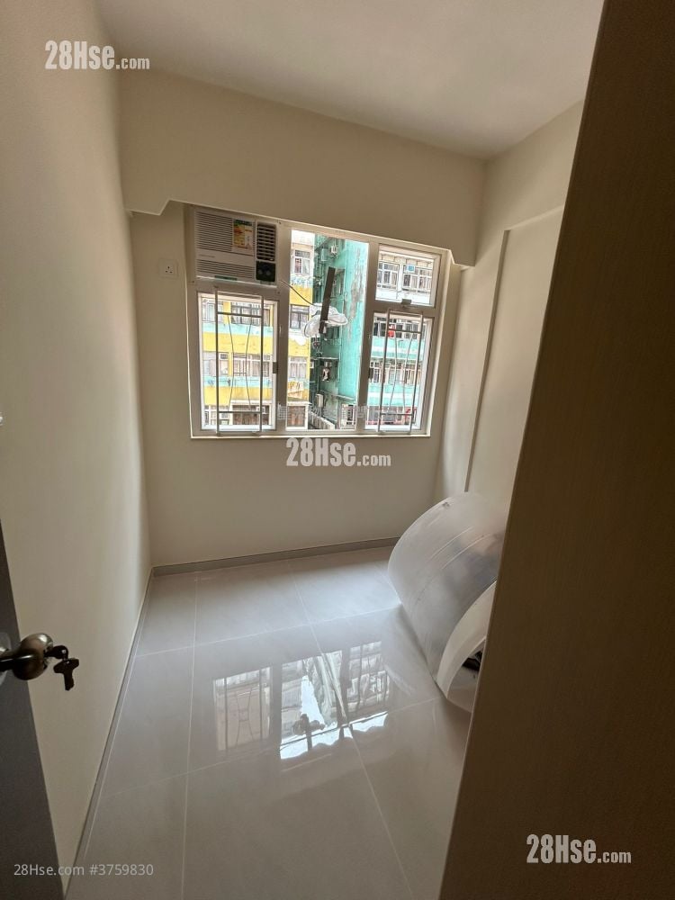 Kin On Mansion Sell 2 Bedrooms , 1 Bathroom 320 ft²