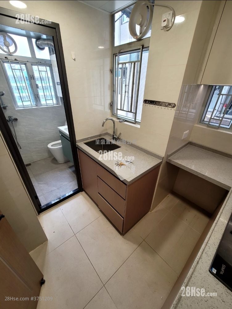 登發大廈 租盤 1 浴室 230 平方呎