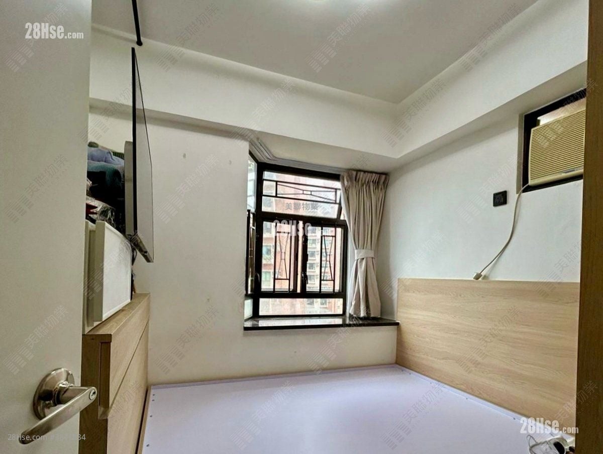 Wai Wah Centre Sell 2 Bedrooms 358 ft²