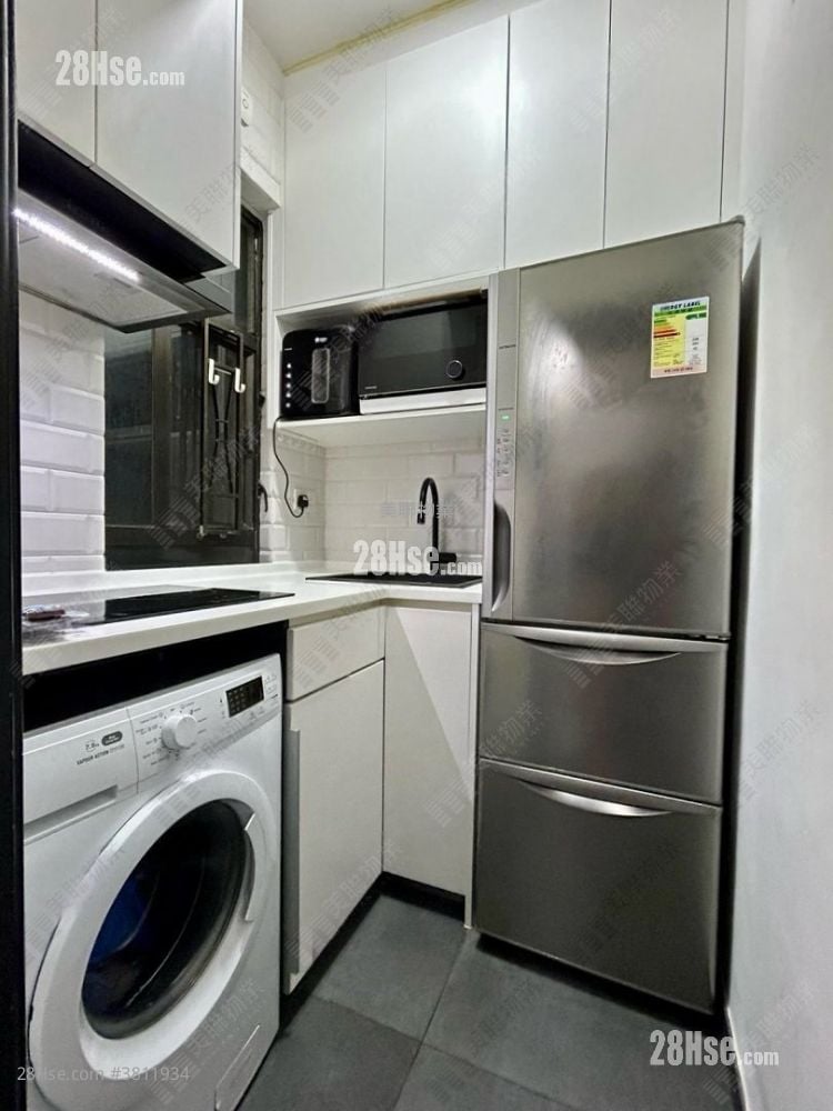 Wai Wah Centre Sell 2 Bedrooms 358 ft²