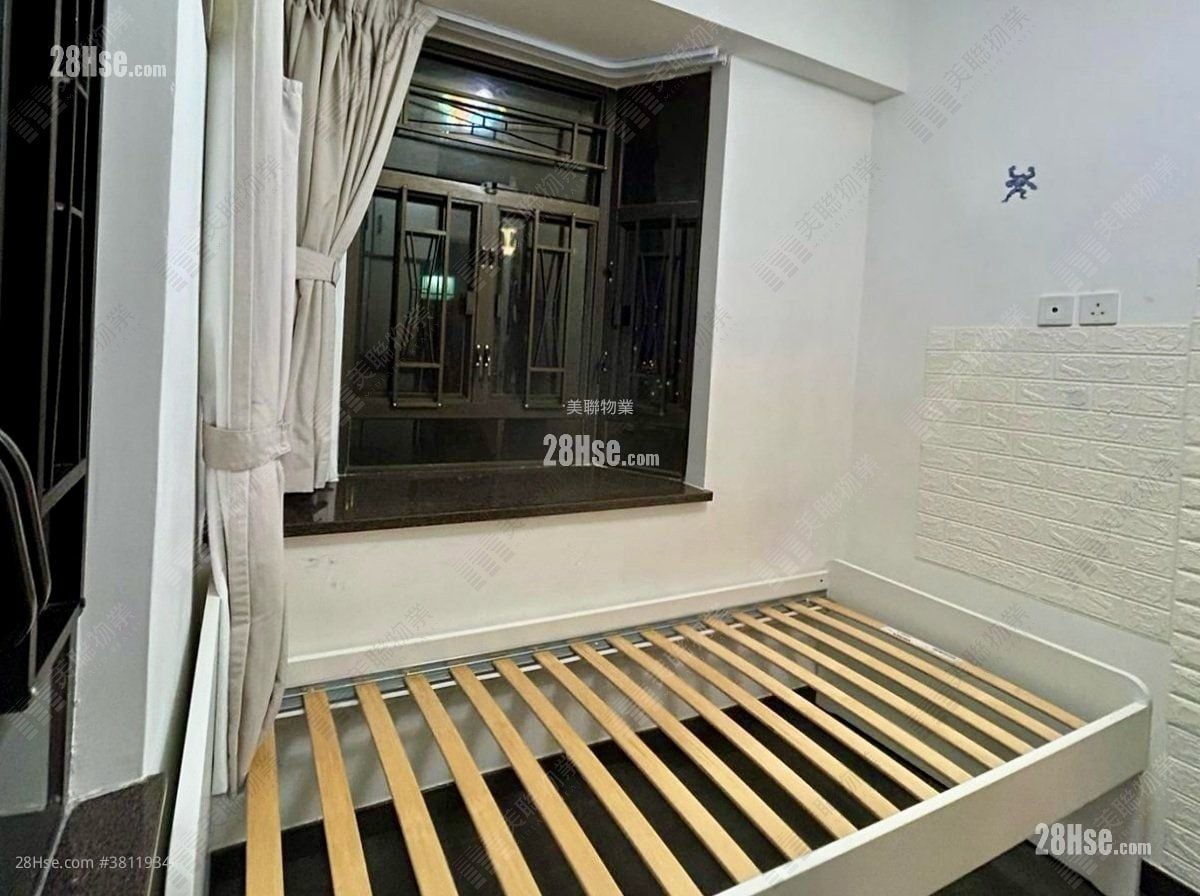 Wai Wah Centre Sell 2 Bedrooms 358 ft²