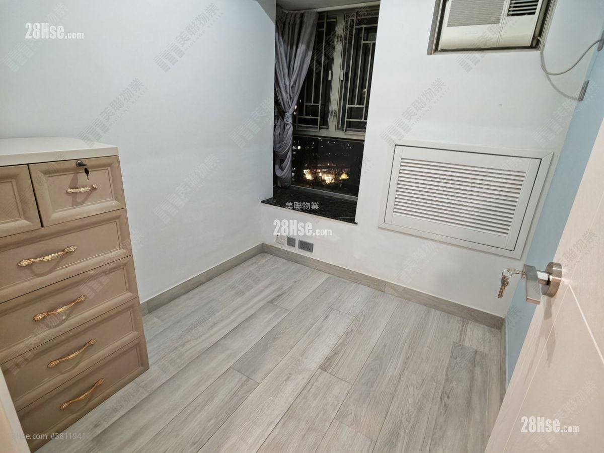 Yoho Town Sell 2 Bedrooms , 1 Bathroom 422 ft²