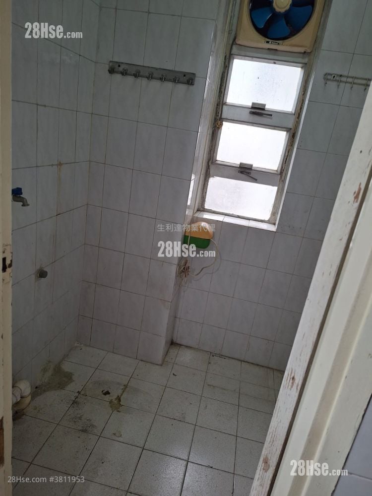 Lucky Building Sell 4 Bedrooms , 1 Bathroom 760 ft²