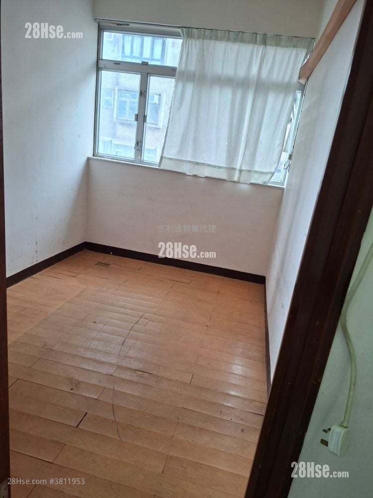 Lucky Building Sell 4 Bedrooms , 1 Bathroom 760 ft²