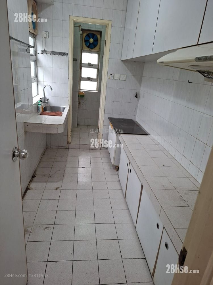 Lucky Building Sell 4 Bedrooms , 1 Bathroom 760 ft²