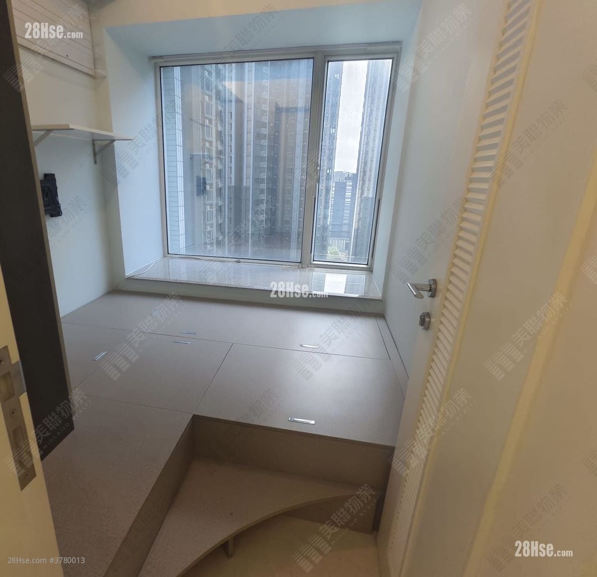 峻滢 售盘 3 房 , 2 浴室 693 平方尺