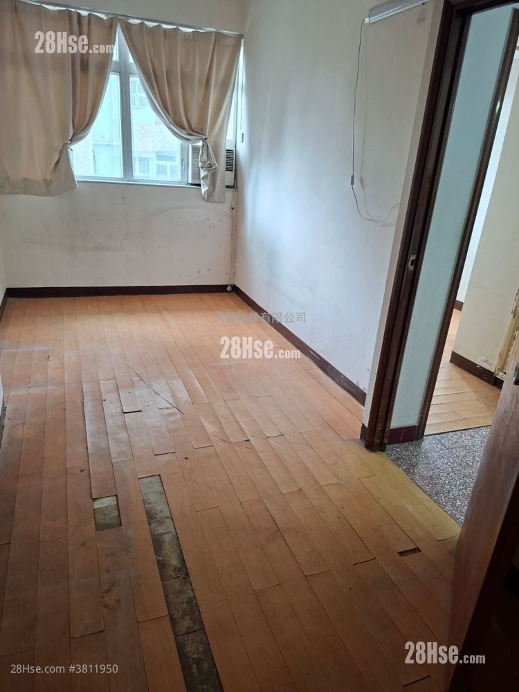 Lucky Building Sell 4 Bedrooms , 1 Bathroom 760 ft²