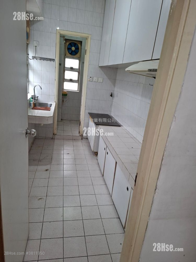 Lucky Building Sell 4 Bedrooms , 1 Bathroom 760 ft²