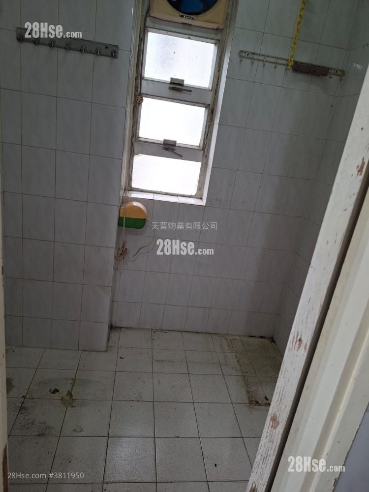 Lucky Building Sell 4 Bedrooms , 1 Bathroom 760 ft²