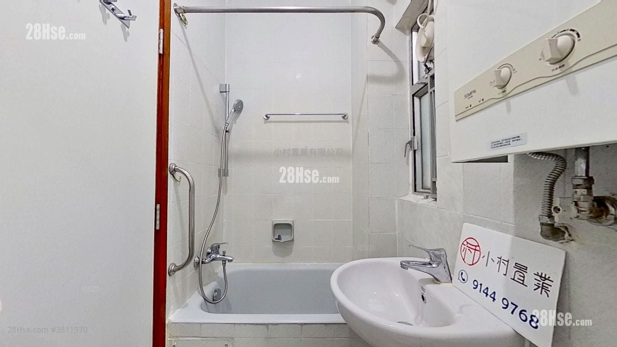 bathroom: Tung Shing Terrace Rental 2 Bedrooms , 1 Bathroom 364 ft²