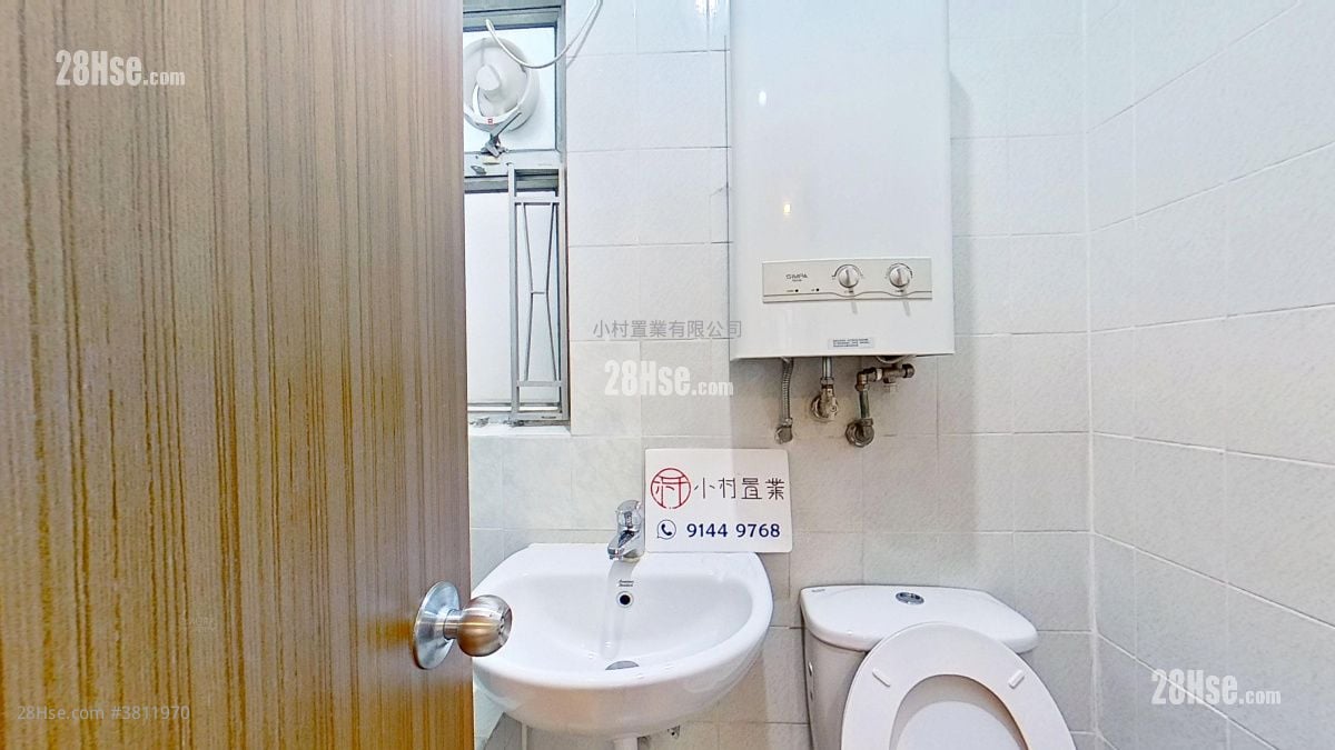 bathroom: Tung Shing Terrace Rental 2 Bedrooms , 1 Bathroom 364 ft²
