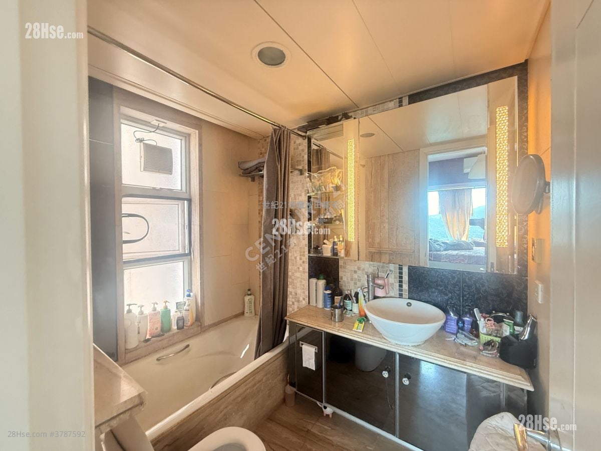 Festival City Sell 4 Bedrooms , 2 Bathrooms 961 ft²