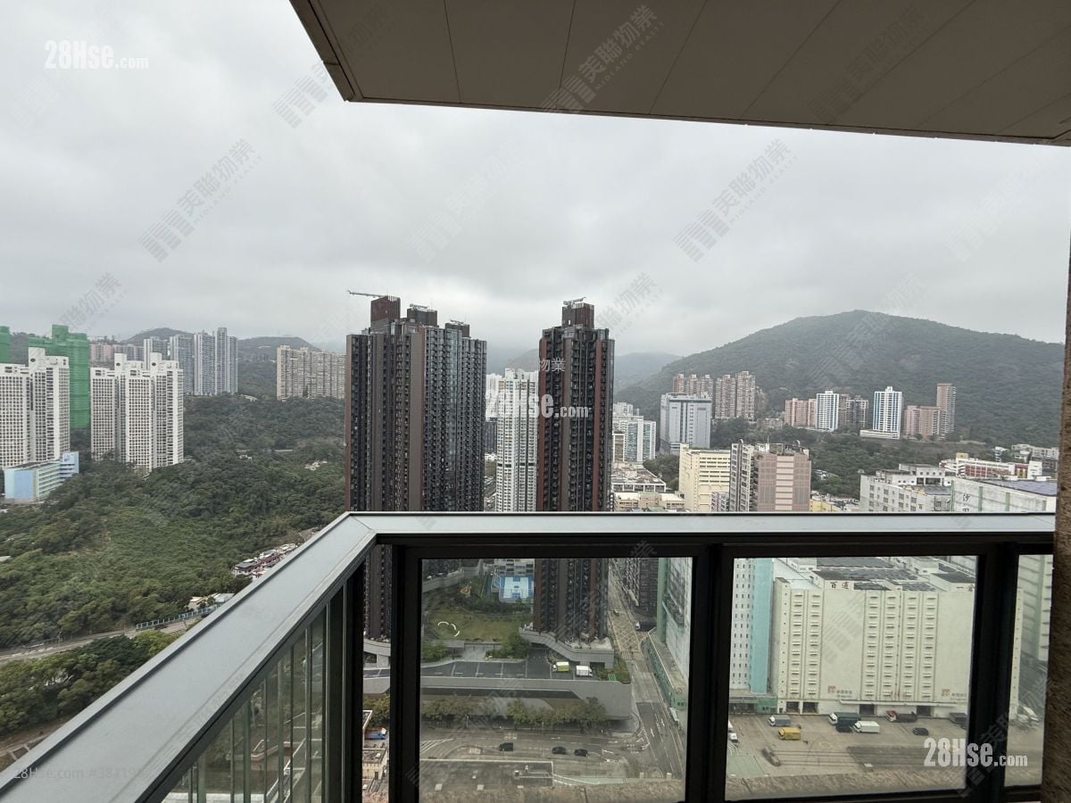 露台: 御龙山 租盘 2 房 , 1 浴室 554 平方尺