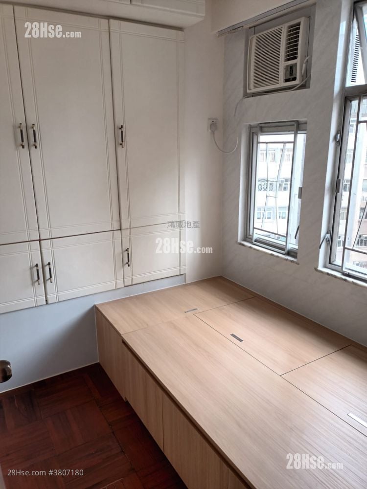 Chong Yip Centre Rental 2 Bedrooms , 1 Bathroom 305 ft²