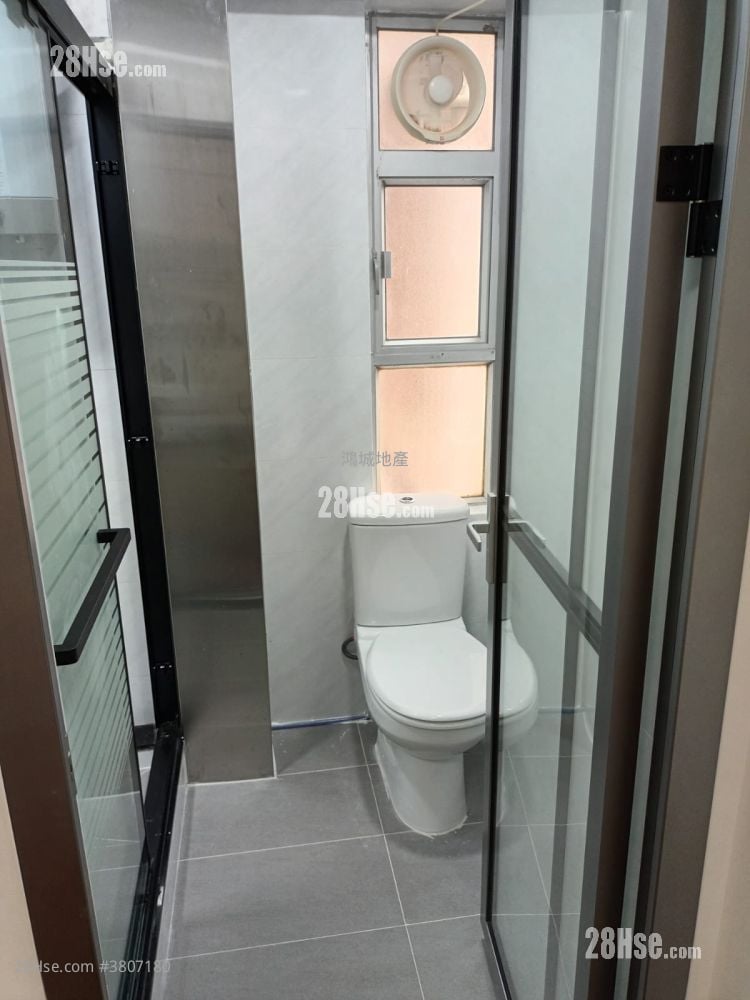 Chong Yip Centre Rental 2 Bedrooms , 1 Bathroom 305 ft²