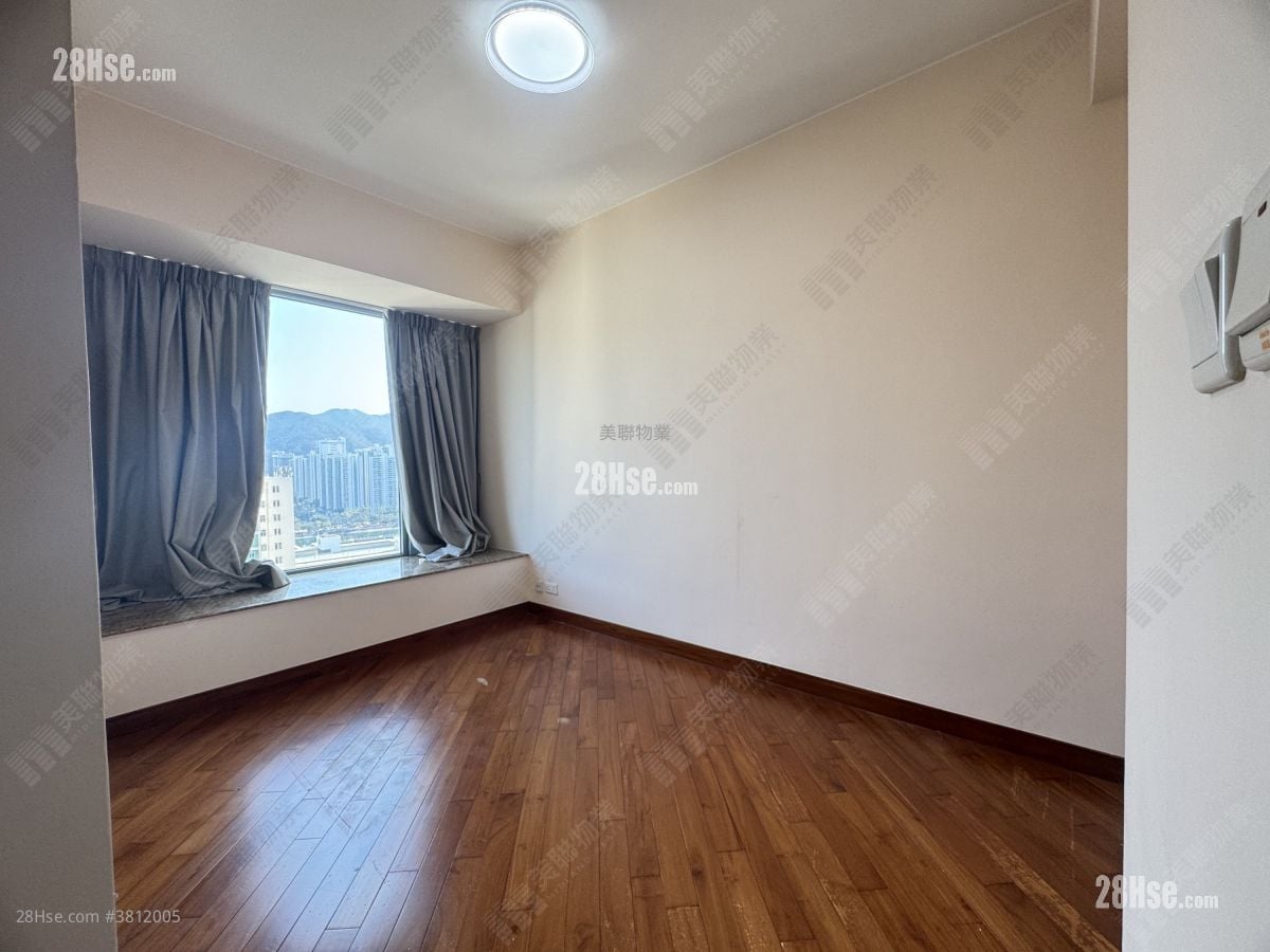 bedroom 1: The Palazzo Sell 3 Bedrooms , 2 Bathrooms 1,016 ft²