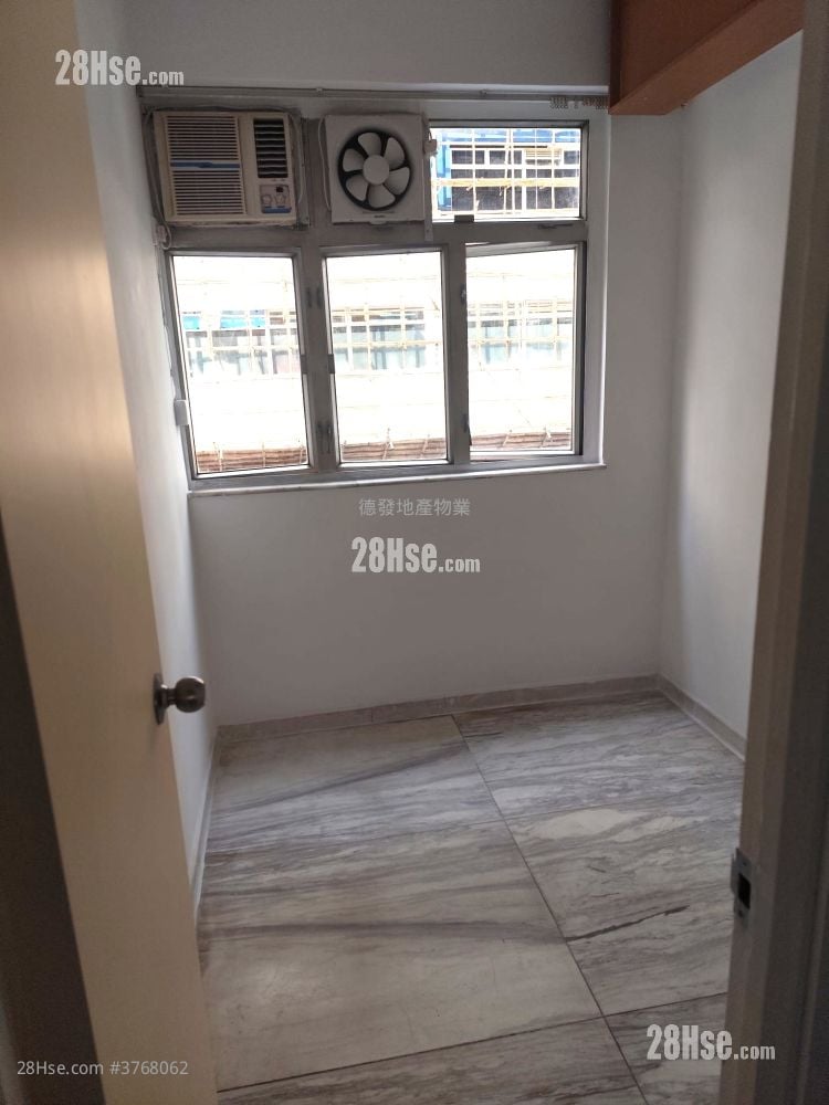 唐楼 租盘 2 房 , 1 浴室 320 平方尺